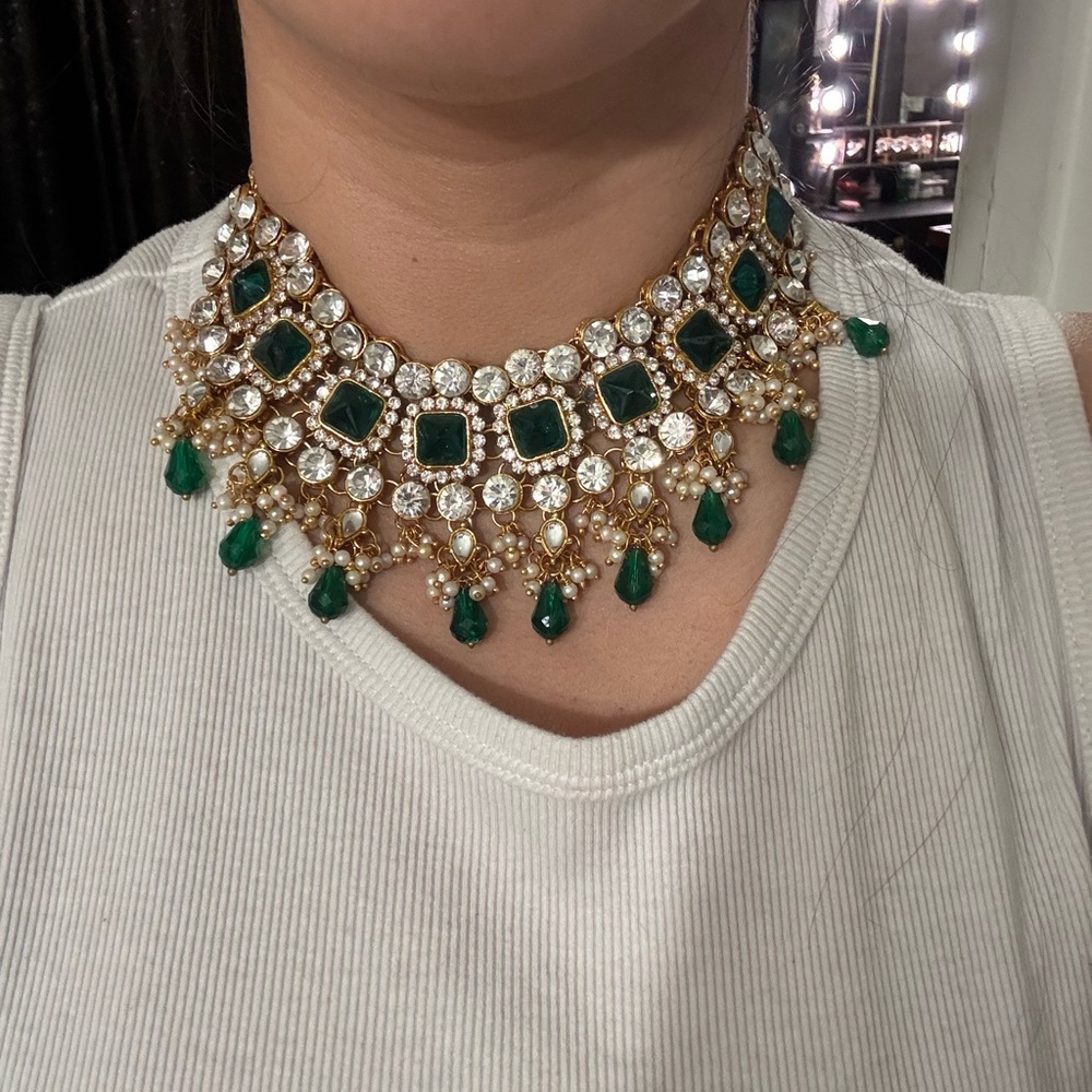 Elegant Green and Gold Statement Necklace